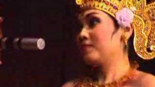 Ciaaattt Cendrawasih dance by Saling Asah [upl. by Akeenat]