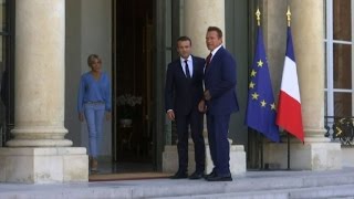 Climat  E Macron reçoit Arnold Schwarzenegger à lElysée [upl. by Melessa]