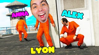 NASCONDINO CON I PEDONI IN PRIGIONE SU GTA5 [upl. by Ecinuahs]