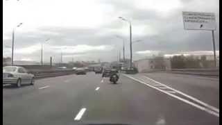 Un motard de la police allemande ce crash sur la route [upl. by Rowland997]