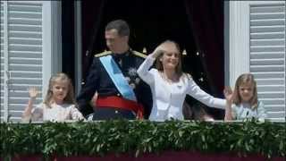 SSMM los Reyes saludan desde el Palacio Real de Madrid [upl. by Nylekcaj637]