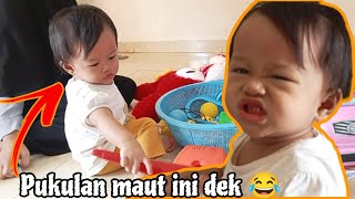 BIKIN NGAKAK‼️BAYI LUCU PUKUL MAINAN 😂😂 [upl. by Isac]