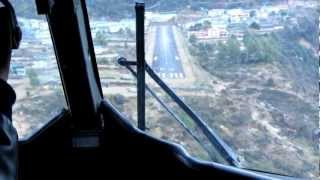 Landing in Lukla  Tenzing Hillary Airport Nepal Landung auf den gefährlichsten Flughafen der Welt [upl. by Irvine374]