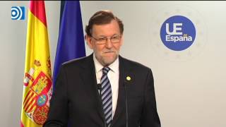 Así pasa Rajoy de una pregunta sobre el Brexit en inglés [upl. by Dermott]