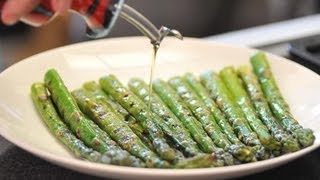 Espárragos a la parrilla  Recetas de verduras  Grilled Asparragus [upl. by Ynnad]