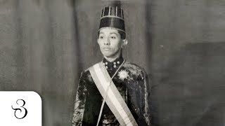 Penobatan Raja Keraton Surakarta tahun 1945  Jumenengan Sunan Pakubuwono XII [upl. by Anenahs]