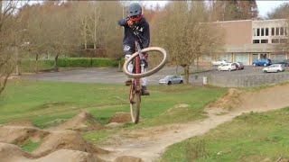 COMMENCAL ABSOLUT 2019  J’essaye le dirt [upl. by Drareg]