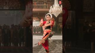 Vidya Balans Iconic Dance on Ami Je Tomar 30😍  Bhool Bhulaiyaa 3  Shreya Ghoshal [upl. by Eibob]