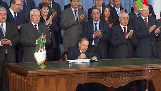 Le Président Bouteflika signe la Loi de finances 2018 [upl. by Wolsky629]