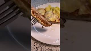 Свинина запеченная в духовке с помидорами и сыром Мясо пофранцузски Нежная и сочная корейка [upl. by Gladdie]