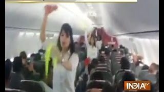 Viral Video SpiceJet Cabin Crew Spicing up Holi with Dance inside Aircraft  India TV [upl. by Dorthea]