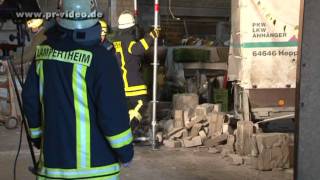 21102011  Lampertheim  Landwirtschaftlich genutzte Halle vor Einsturz bewahrt [upl. by Fanchon735]