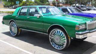 AceWhipsNET C2C Customs Candy Green Chevy Box on 28quot DUB Swyrl Floaters [upl. by Armbruster]