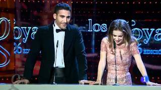 Silvia Abascal muy emocionada presenta los Goya al mejor actor de reparto [upl. by Urbannal342]