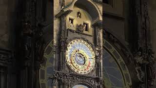 Pragues Astronomical Clock Turmuhren mit der Glockenspiel Пражские куранти [upl. by Nnyllaf]