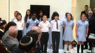 Simon Marks Jewish Primary School Choir sing Oseh Shalom wwwrichardmillettwordpresscom [upl. by Ecenahs]