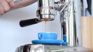 Bottomless Portafilter Extraction  La Pavoni Europiccola [upl. by Ecitsuj]