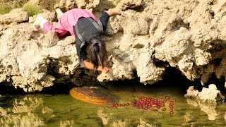 The girl found the perfect pearl clam in the river and opened it to collect bright red pearls [upl. by Egres]