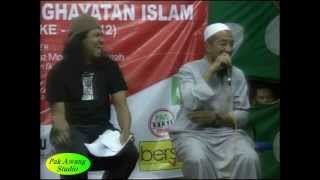 Ustaz Azhar Idrus 2012 Nyanyi Lagu XPDC [upl. by Sivad473]