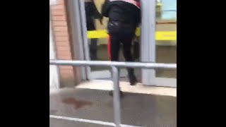 Reggio Emilia sequestro alle Poste in un video amatoriale larrivo dei primi carabinieri [upl. by Cherian]