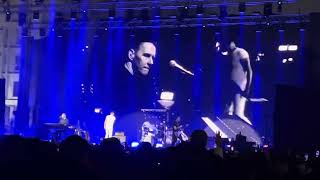 Crowd singing the legendary song’Summer of 69’ with the Legend himself  Bryan Adams Live in Kolkata [upl. by Sorazal323]