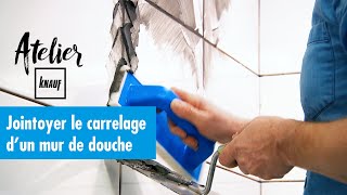 Comment jointoyer le carrelage dun mur de douche   Atelier Knauf [upl. by Newob]