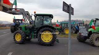 CALUSO  Protesta degli agricoltori trattori in strada [upl. by Keyser]