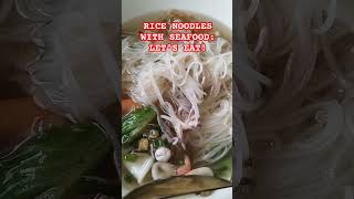 RICE NOODLES WITH SEAFOOD LETS EAT foodnoodlesseafoodviralshort [upl. by Oderfigis]