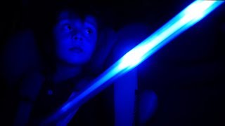 STAR WARS E A ESPADA DE BRINQUEDO QUE ACENDE Sabre de Luz no Parque de Diversão  Daily Vlog [upl. by Dempsey]