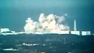 Disastro esplosione centrale nucleare giappone fukushima 12 marzo 2011wmv [upl. by Emmerie836]