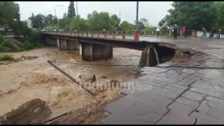 La crecida del Río Chico arrasa con el puente Argañaraz [upl. by Calica]