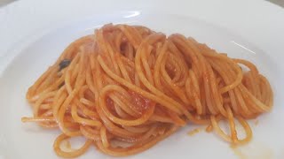 Shorts How to make spaghetti pomodoro italian way Spaghetti al pomodoro [upl. by Aidaas]