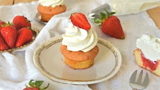 Recette Cupcakes vanille fraise [upl. by Ecar345]