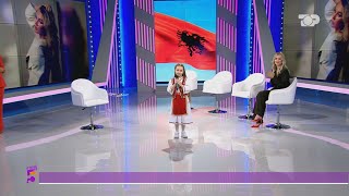 Sharon nga Italia performon “dy lule të bardha” Publiku surprizohet Ftesë në 5 [upl. by Suertemed746]