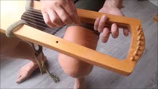 AngloSaxonTrossingen Lyre Lesson  How to play Schiarazula Marazula [upl. by Yekim]