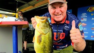 ULTIMATE Bass Fishing Power Finesse Search Bait [upl. by Brubaker]