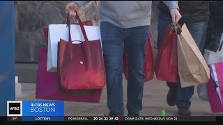 Long lines at Wrentham Outlets as Black Friday shoppers fill stores and police restrict traffic [upl. by Ainosal]