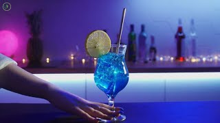 ГОЛУБАЯ ЛАГУНА 🍸 2 потрясающих рецепта голубого коктейля БЕЗАЛКОГОЛЬНАЯ blue lagoon VS АЛКОГОЛЬНАЯ [upl. by Annayhs906]