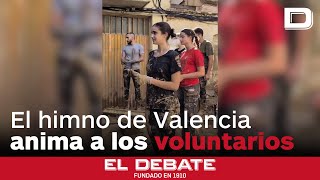 El himno de Valencia aliento de los voluntarios en la zona cero de la DANA [upl. by Adniral599]