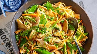 Recette  Wok de poulet aux légumes [upl. by Novaat]