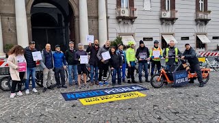 Nuovo codice della strada in bici per flash mob di protesta [upl. by Cirnek612]