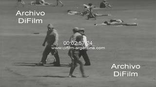 Gente veraneando en la playa de Olivos y jugando a la paleta 1974 [upl. by Yardley]