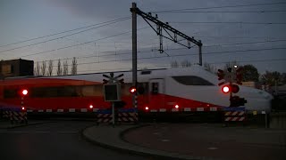 Spoorwegovergang DriebergenZeist  Dutch railroad crossing [upl. by Nommad830]