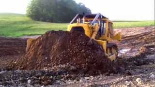 CAT D9G Pushing dirt [upl. by Knepper]