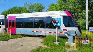 Passages à Niveau dEsbly à CrécylaChapelle  Ligne exploitée avec du matériel Tramtrain [upl. by Waldos]