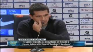 Riquelme con alumnos de una escuela [upl. by Dorelia]