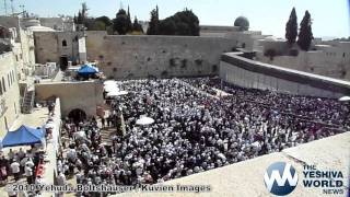 Birchas Kohanim at the Kosel  Chol HaMoed Sukkos 5771 [upl. by Chilson]