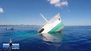 Mauritius scuba diving  Tawariq Wreck [upl. by Son]