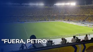 quotFuera Petroquot sacaron con abucheos a la familia del presidente del Metropolitano [upl. by Esikram]