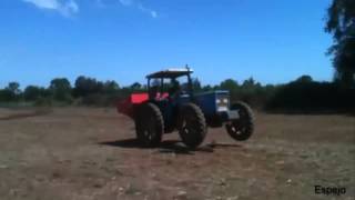 Landini 8860 con abonadora Rauch M 620 haciendo caballitos [upl. by Elinad]